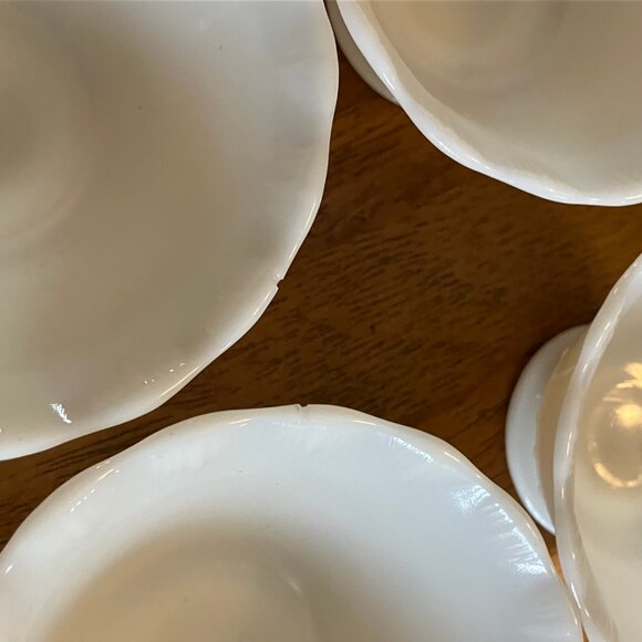 Vintage Corex Ivory Footed Dessert Bowls ** Flaws** Set of 4 - Picture 2 of 7